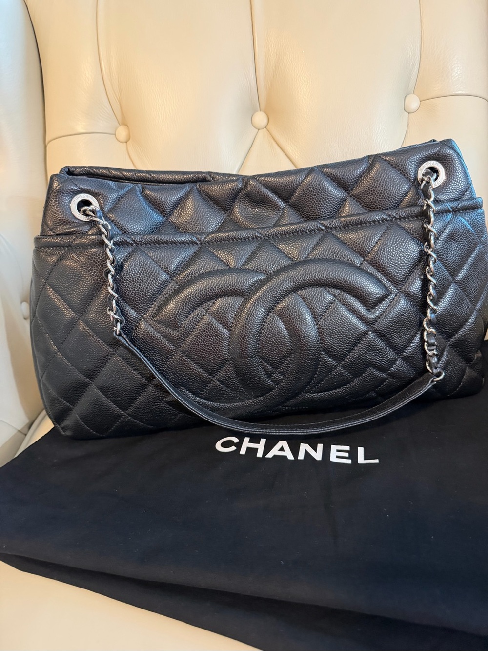 CHANEL Black Quilted Caviar Leather Shoulder Bag with Chain Strap